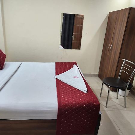 Hotel Cozy Cave New Delhi Exterior photo