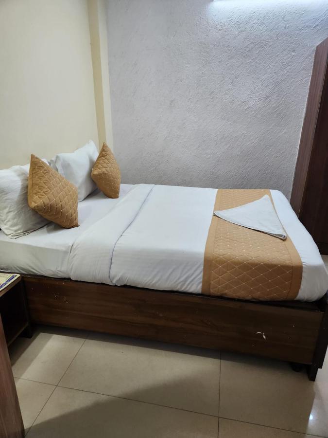 Hotel Cozy Cave New Delhi Exterior photo