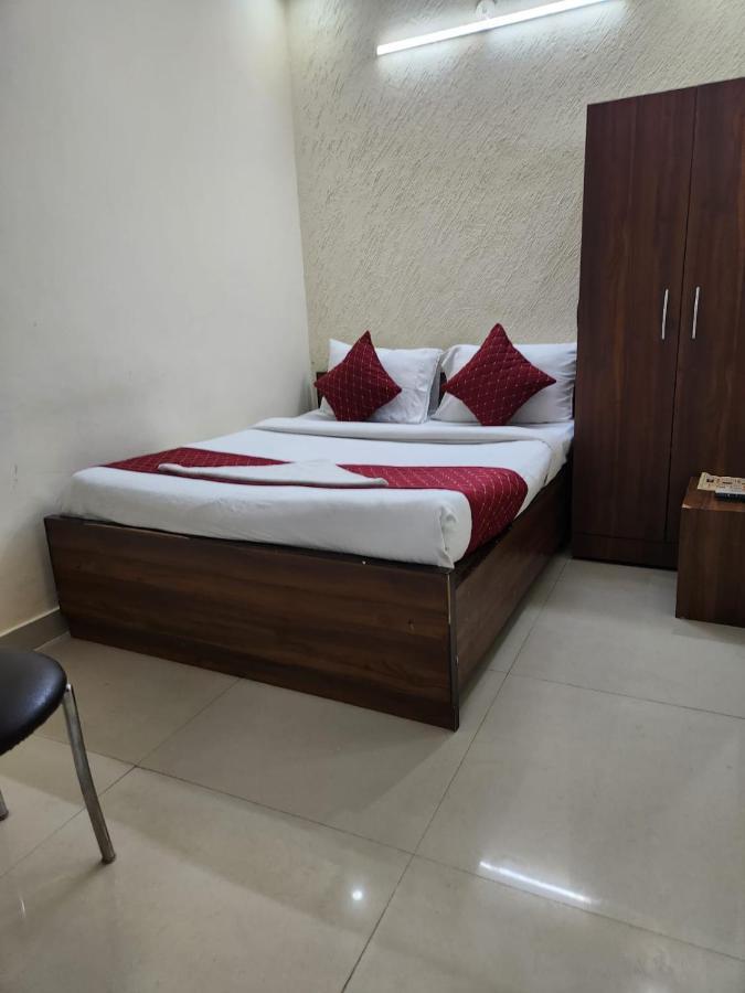 Hotel Cozy Cave New Delhi Exterior photo