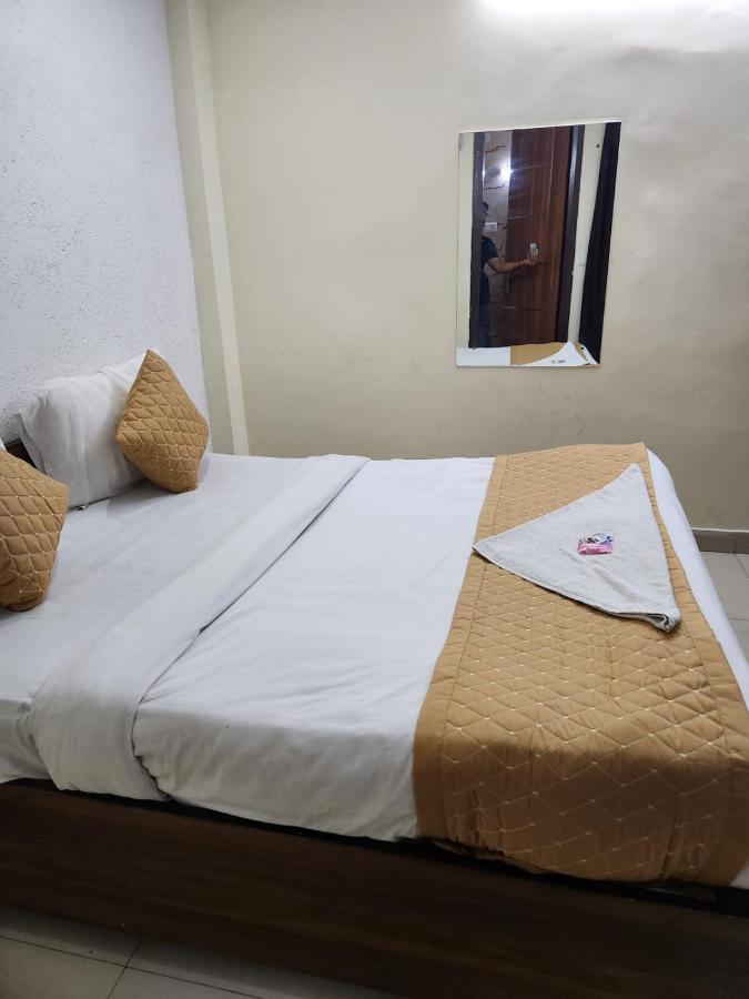 Hotel Cozy Cave New Delhi Exterior photo