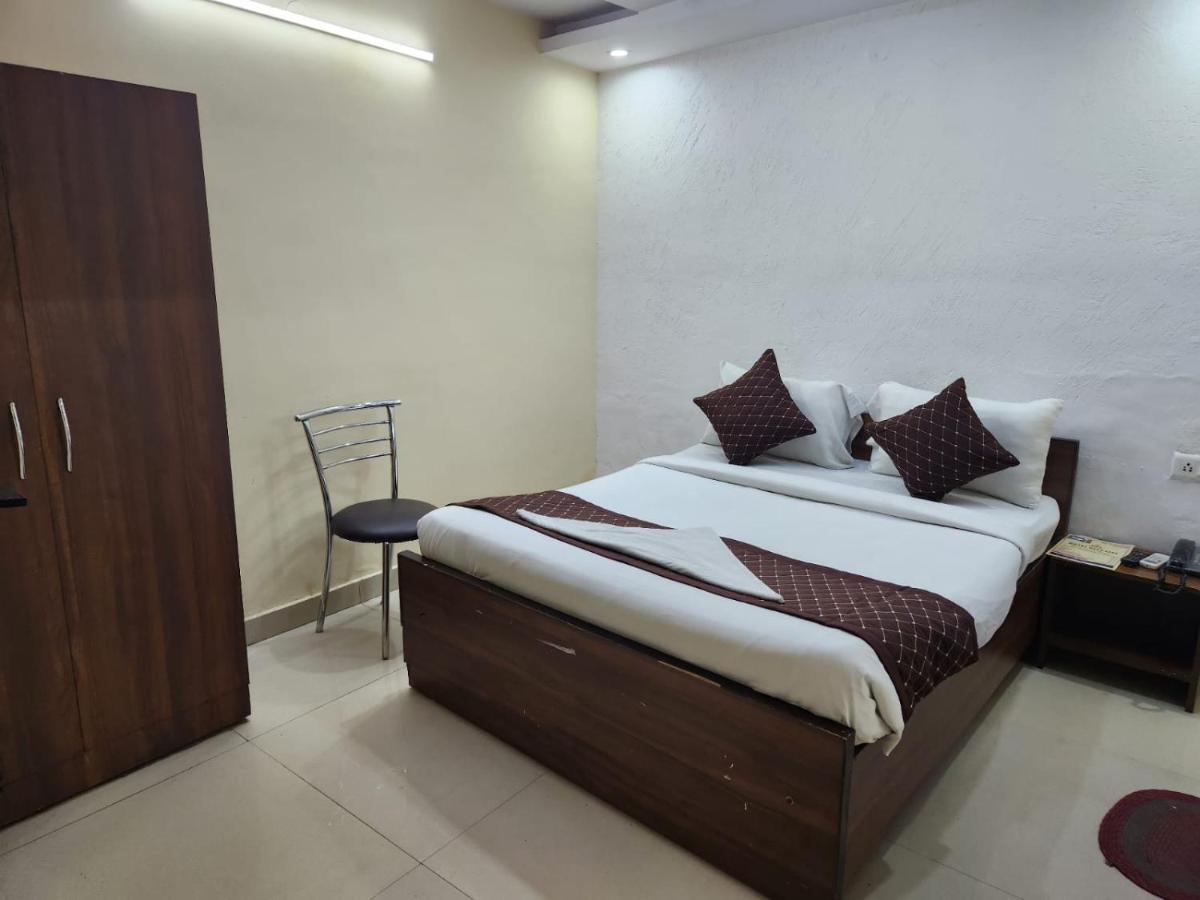 Hotel Cozy Cave New Delhi Exterior photo