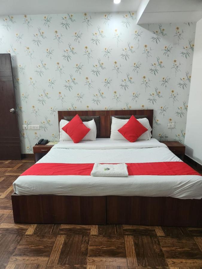 Hotel Cozy Cave New Delhi Exterior photo